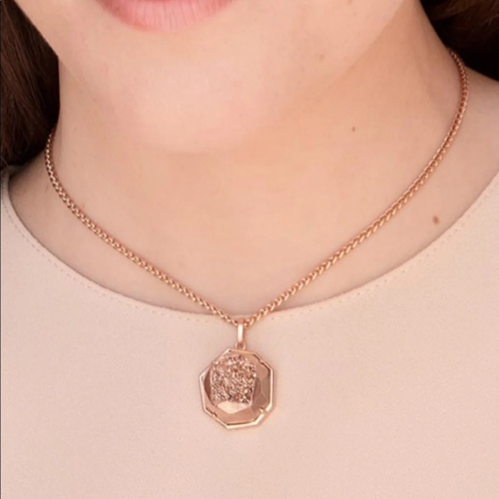 Kendra Scott necklace